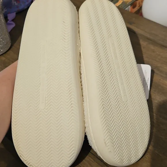 Dolly Parton Cozy White and Pink Slippers with Red Western Design - Picture 2 of 2